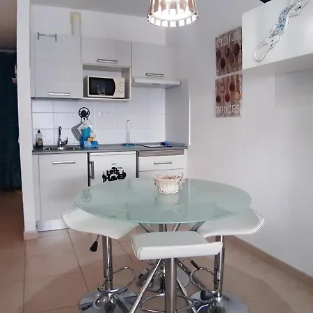 Blue Sky Studio Apartment *